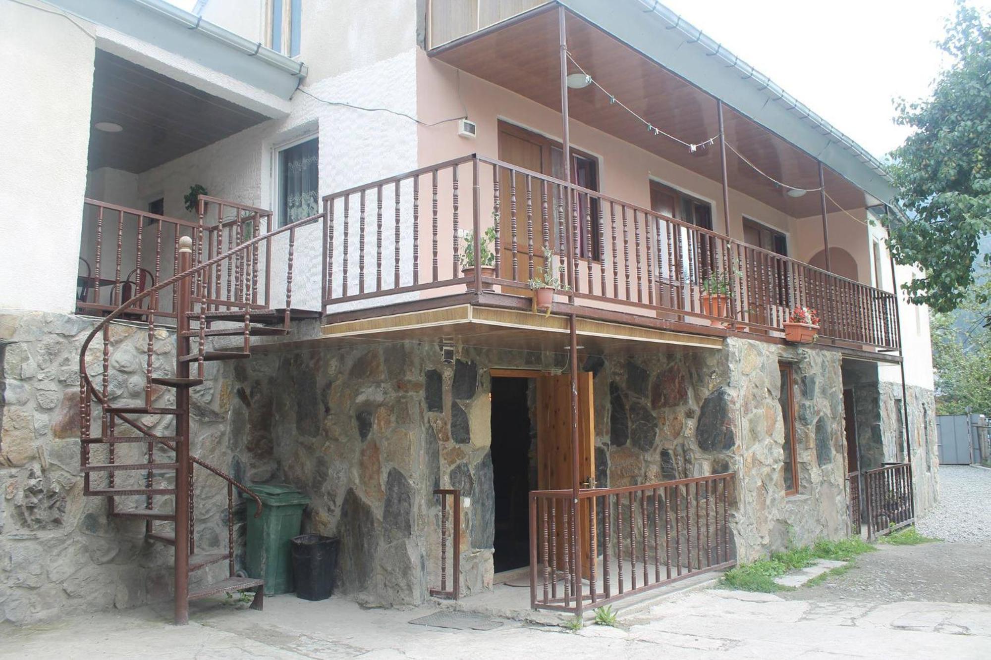 Sunny Hotel Mestia Exterior photo